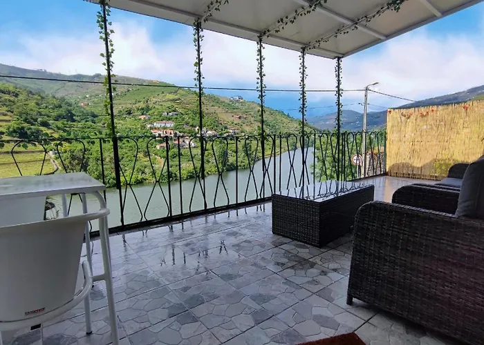 펜션 The River House 페소다레과